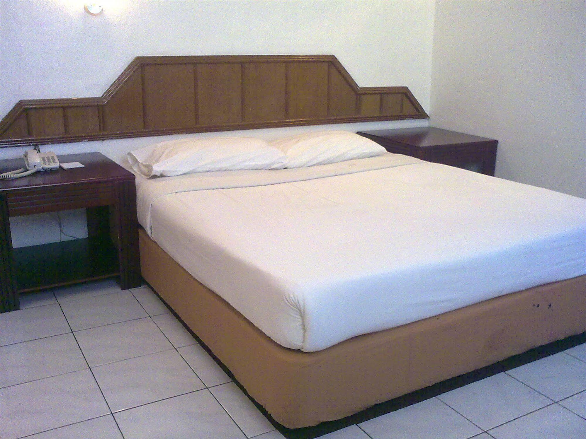 Palace Inn Miri Εξωτερικό φωτογραφία
